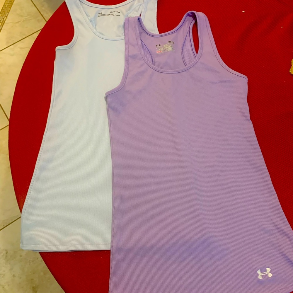 Under Armour- Lot of 2 workout tanks Xs\S